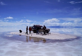 Salar de Uyuni con agua.jpg